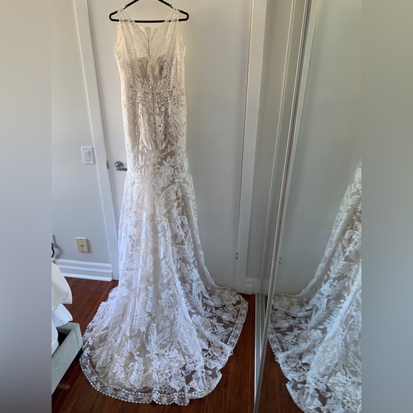 Eddy K Dreams Dresses & Skirts - Gorgeous Eddy K dreams wedding dress in bridal size 16 (fits like a medium)